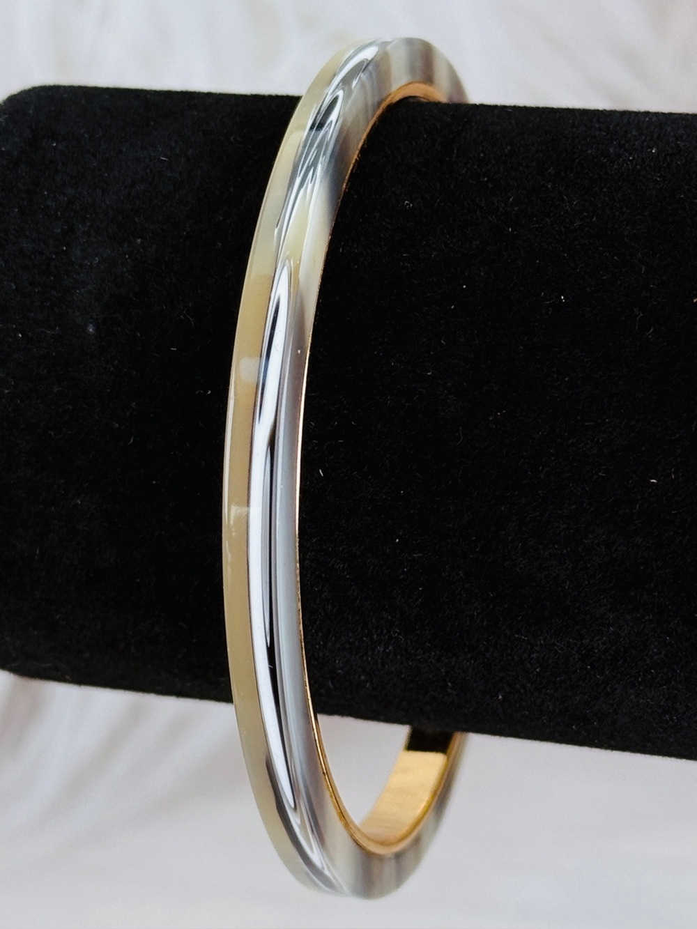 Beautiful goldtone swirl J.Crew costume stacking bangle bracelet